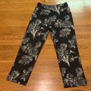 Ilyse Hart Ltd. floral print pants w/ zipper in black and white - Size 6